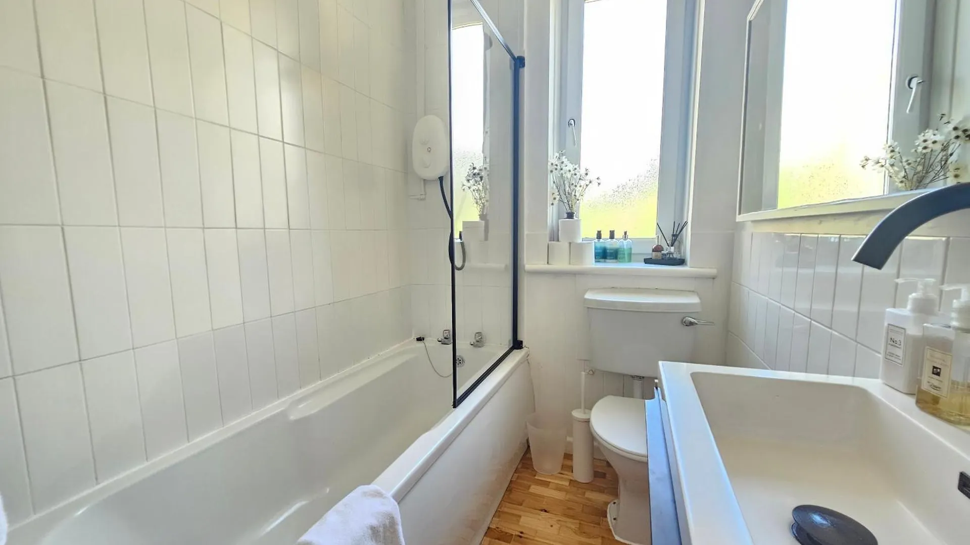 Charming 2-Bedroom Ground Floor Apartment With Garden And Free On-Street Parking Edinburgh