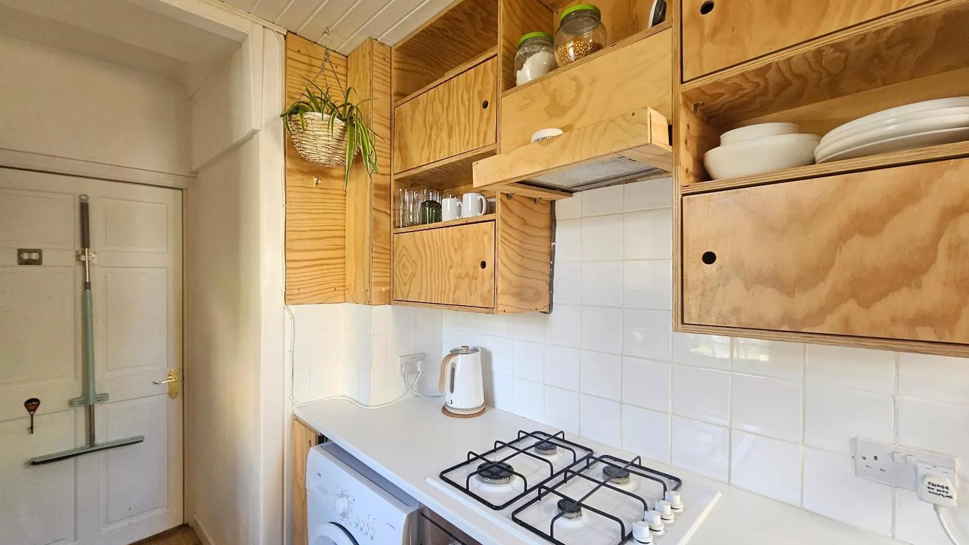 Charming 2-Bedroom Ground Floor Apartment With Garden And Free On-Street Parking Edinburgh